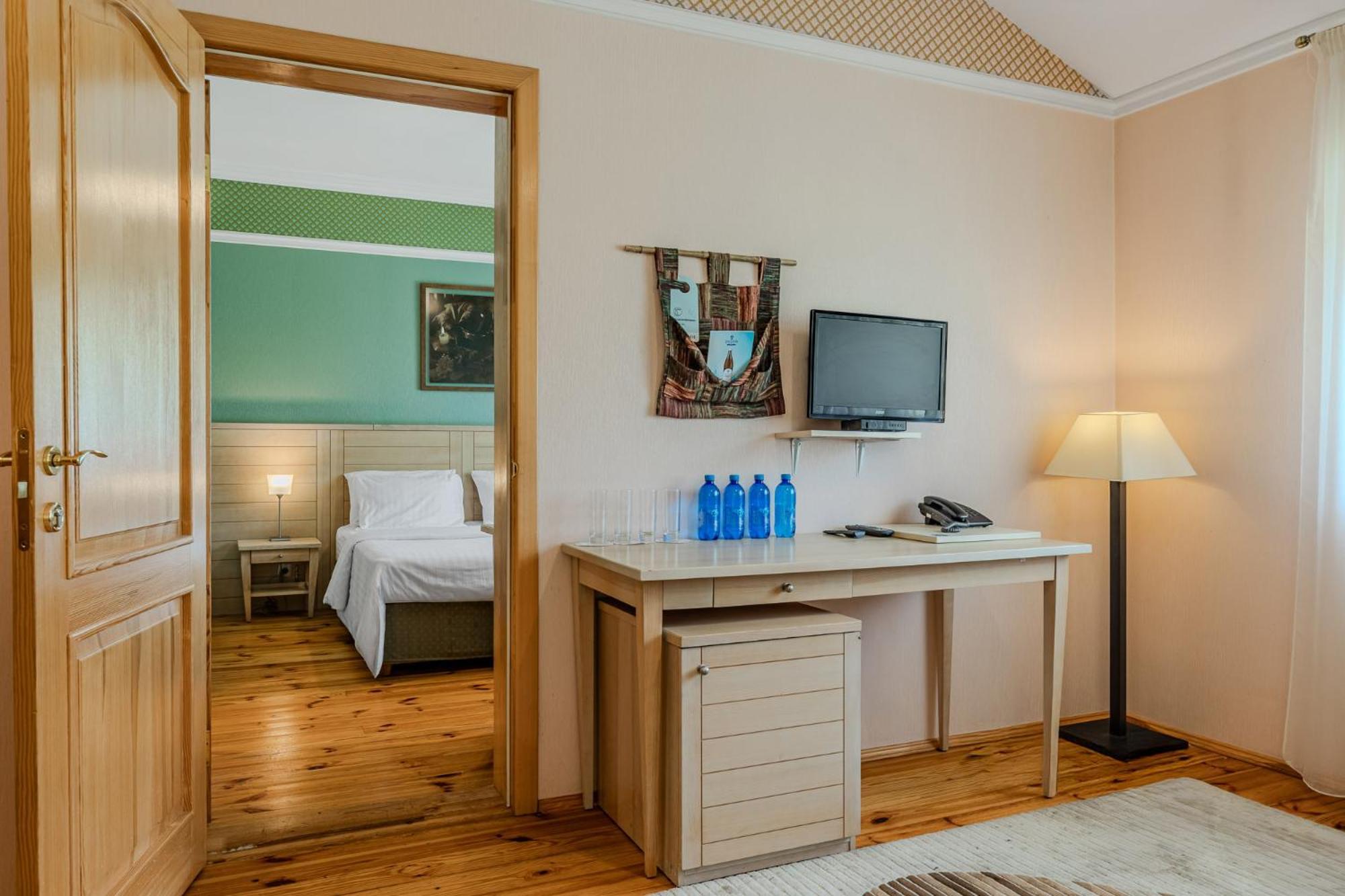 Seasons Spa Boutique Hotel Kozyn Exterior photo