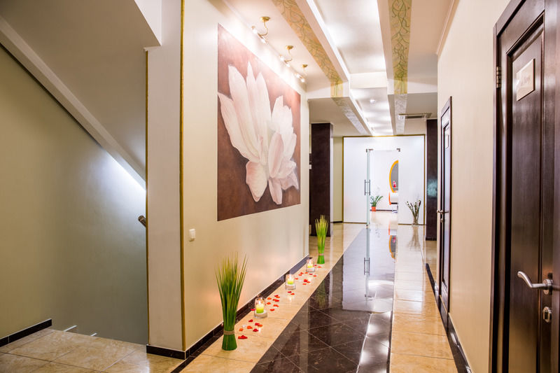 Seasons Spa Boutique Hotel Kozyn Exterior photo